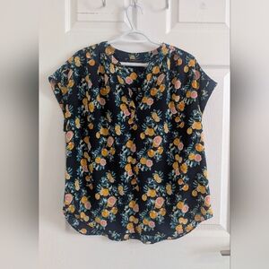 Banana Republic Lemon Print 100% Silk V-Neck Short Sleeve Top Size M